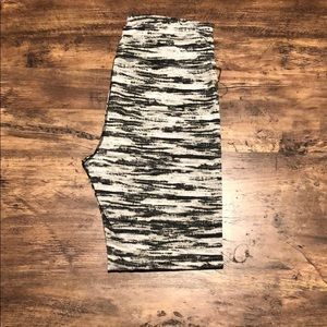 Grey stripped leggings